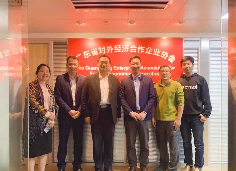 2 月 10 日 廣東省對(duì)外經(jīng)濟(jì)合作企業(yè)協(xié)會(huì)駐莫斯科代表處首席代表&俄羅斯粵商會(huì)會(huì)長孫繼業(yè)、秘書長于超先、秘書長李欽武、正睿咨詢集團(tuán)商業(yè)服務(wù)中心總經(jīng)理武文盛（左3）、項(xiàng)目總監(jiān)譚懿（左2）合影