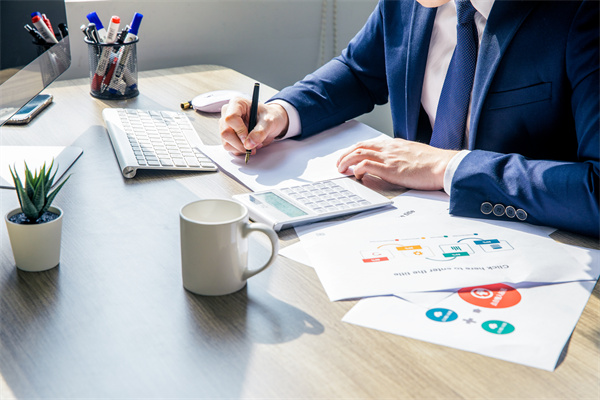 管理咨詢?cè)跀?shù)字時(shí)代的重要性：洞察趨勢(shì)、擁抱變革