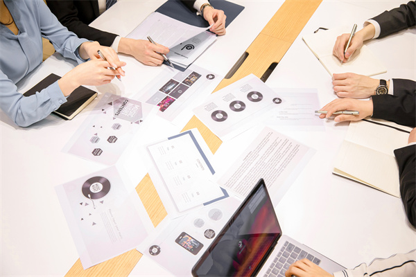 激發(fā)員工動(dòng)力，實(shí)現(xiàn)績效平衡：薪酬績效管理咨詢的秘訣