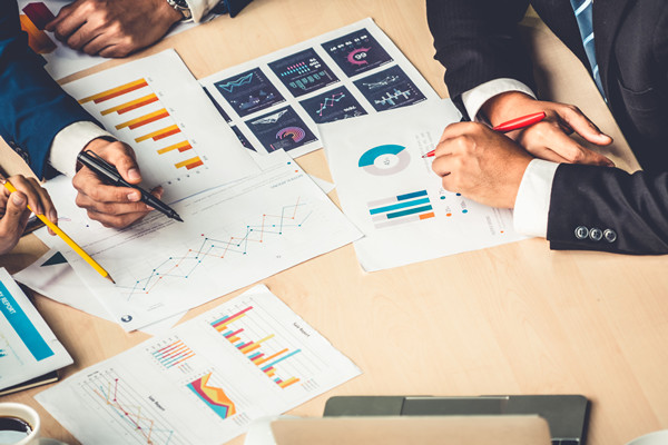 幫助企業(yè)應(yīng)對變革挑戰(zhàn)，實(shí)現(xiàn)組織轉(zhuǎn)型與優(yōu)化