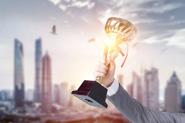 如何設(shè)計(jì)以績(jī)效為基礎(chǔ)的薪酬和獎(jiǎng)勵(lì)體系？