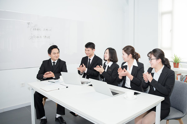 集團(tuán)人才梯隊(duì)建設(shè)：培養(yǎng)核心人才，提升企業(yè)競(jìng)爭(zhēng)力