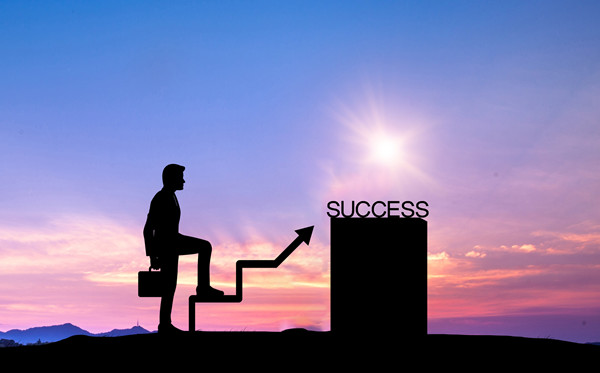 全面評估戰(zhàn)略風(fēng)險，及時調(diào)整戰(zhàn)略方向