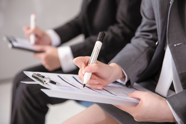 組織規(guī)劃咨詢：協(xié)助企業(yè)建立高效團(tuán)隊(duì)，提升員工素質(zhì)