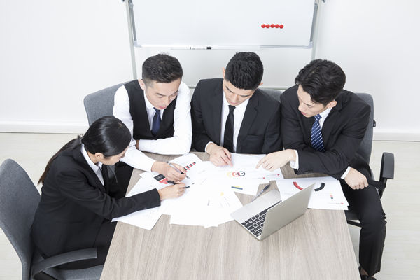 組織咨詢(xún)：協(xié)助企業(yè)制定組織發(fā)展戰(zhàn)略，推動(dòng)組織成長(zhǎng)