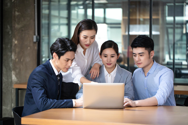 全面薪酬戰(zhàn)略實施：提升員工滿意度，提升企業(yè)績效