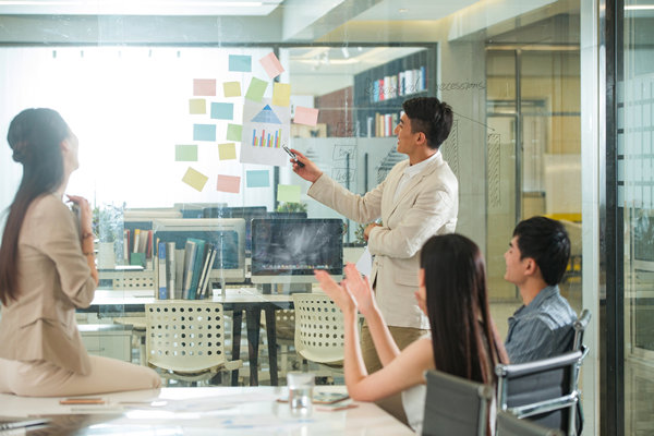 薪酬與績(jī)效掛鉤：激勵(lì)員工，提高工作表現(xiàn)