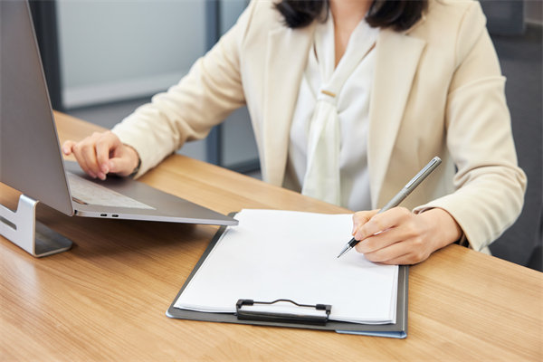 企業(yè)的發(fā)展戰(zhàn)略不僅僅是老板一個(gè)人的問題，還有誰？