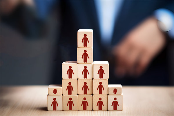 企業(yè)的發(fā)展戰(zhàn)略不僅僅是老板一個人的問題，還有誰？