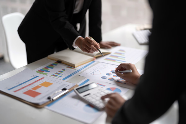 預(yù)算管理決策機(jī)構(gòu)和預(yù)算的日常工作機(jī)構(gòu)分別是？