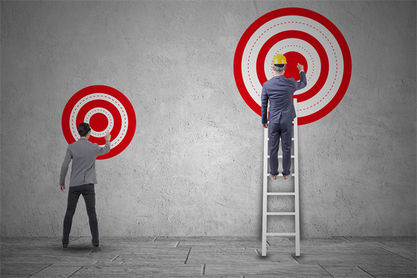 根據(jù)員工個(gè)體差異制定針對性的績效輔導(dǎo)，提高效率！