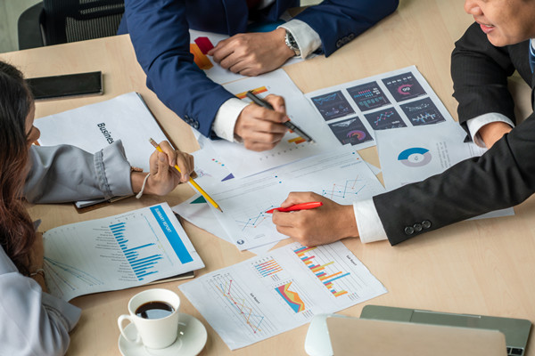 如何構(gòu)建有效的集團(tuán)風(fēng)險管理框架，應(yīng)對不確定性？