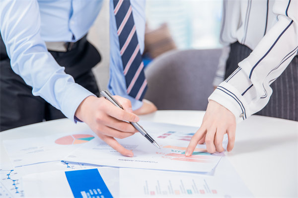 績效反饋如何有效溝通，避免誤解并激發(fā)員工潛能？