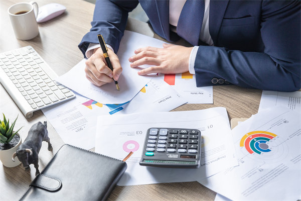 利用大數(shù)據(jù)與AI優(yōu)化績效管理流程，提升決策效率！