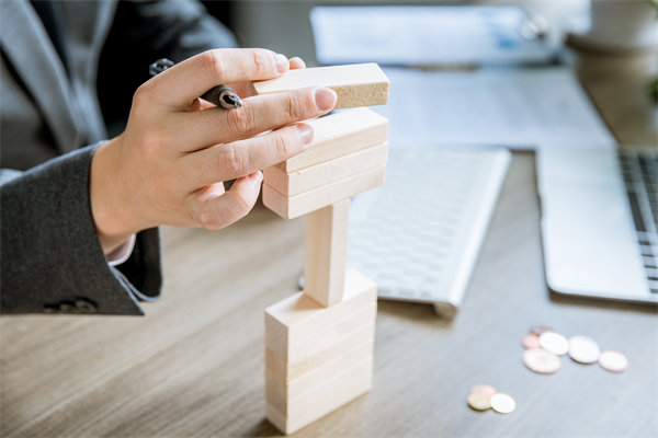 集團(tuán)管控如何平衡創(chuàng)新與穩(wěn)定，推動(dòng)可持續(xù)發(fā)展？