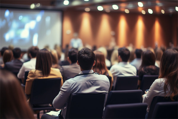 在多元化團隊中，如何制定包容性組織規(guī)劃策略？