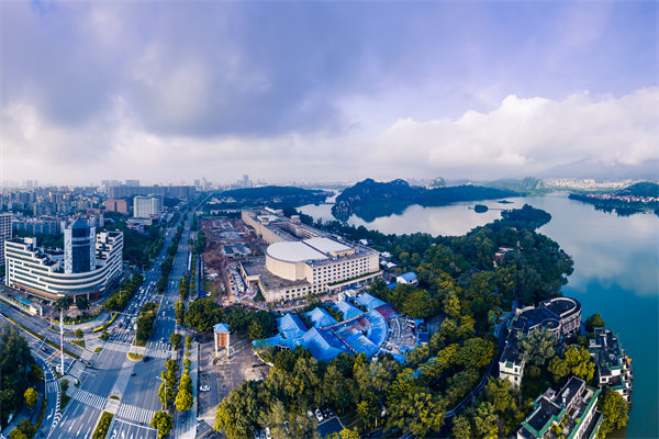 管理咨詢?nèi)绾沃φ貞c中小企業(yè)突破發(fā)展瓶頸？