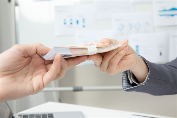 績效獎金與激勵機制如何設(shè)計，才能最大化激勵效果？