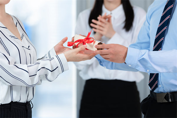 員工福利創(chuàng)新：哪些非貨幣激勵(lì)能顯著提升員工忠誠(chéng)度？