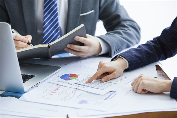 薪酬管理中，如何平衡激勵(lì)與成本控制，實(shí)現(xiàn)雙贏？