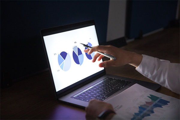 00后吐槽公司無效加班被開除，企業(yè)戰(zhàn)略有何感悟？