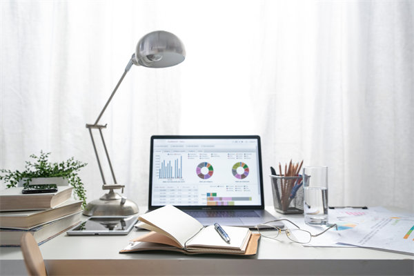 在遠(yuǎn)程工作模式下，如何有效監(jiān)控與評(píng)估員工績(jī)效？