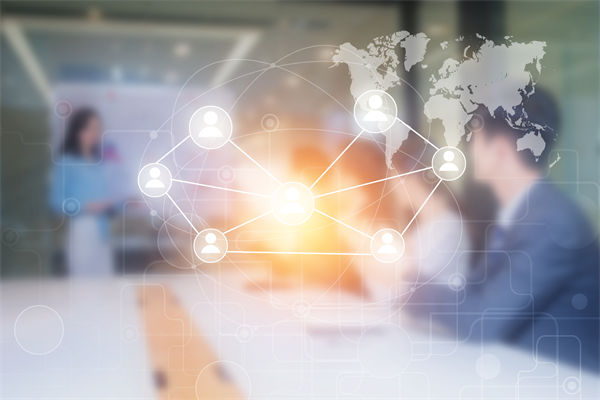 組織規(guī)劃中，如何確保戰(zhàn)略方向與市場需求一致？