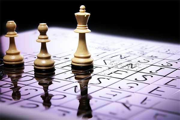 集團(tuán)管控中，如何確保子公司戰(zhàn)略與集團(tuán)目標(biāo)一致？