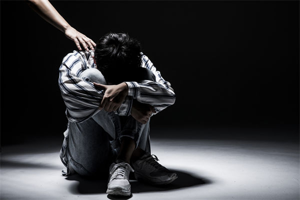 女子漏接電話被市監(jiān)所工作人員辱罵，人力資源管理有何感悟？