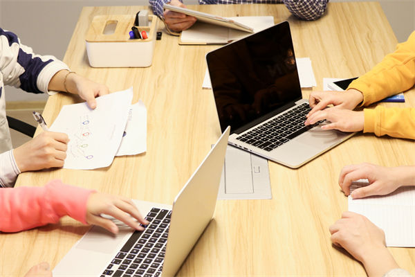 在員工培訓(xùn)上，企業(yè)應(yīng)如何投入，以獲得最大回報？