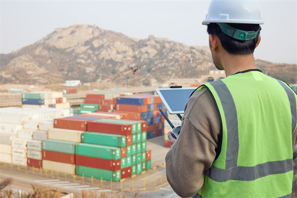 供應(yīng)鏈管理中，如何確保供應(yīng)鏈透明度與安全性？