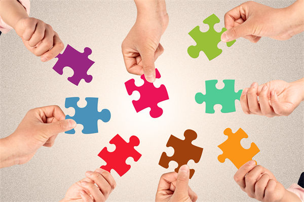 集團(tuán)管控中，如何建立有效的內(nèi)部溝通機(jī)制以促進(jìn)協(xié)同？