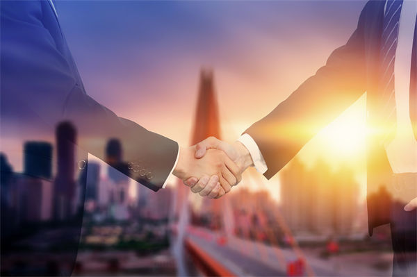 品牌戰(zhàn)略管理中，如何有效應(yīng)對(duì)市場(chǎng)變化與消費(fèi)者需求？