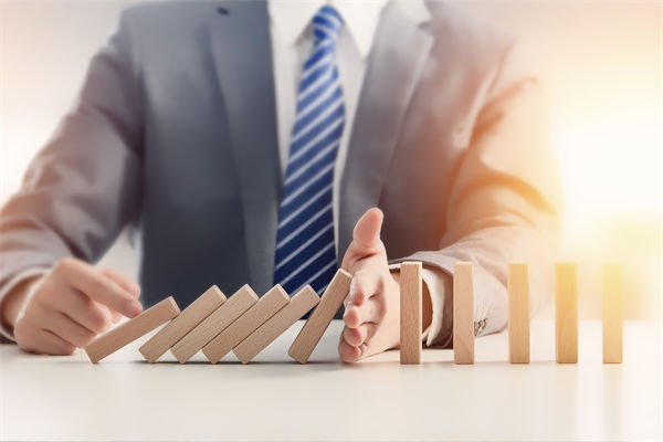 風(fēng)險(xiǎn)評(píng)估與應(yīng)對(duì)：組織規(guī)劃中如何預(yù)見并減輕潛在問題？