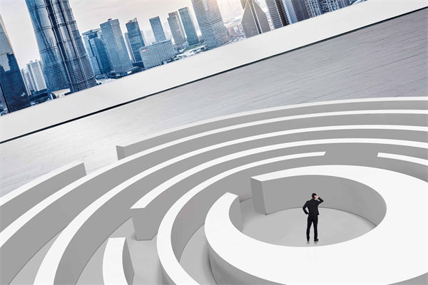 企業(yè)深陷困境，管理咨詢?nèi)绾我岳做侄未蚱瓢l(fā)展僵局？