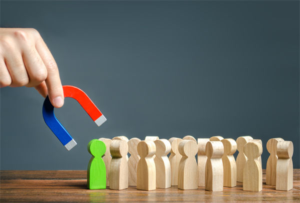 行業(yè)薪酬競爭激烈，企業(yè)怎樣優(yōu)化薪酬吸引頂尖人才？