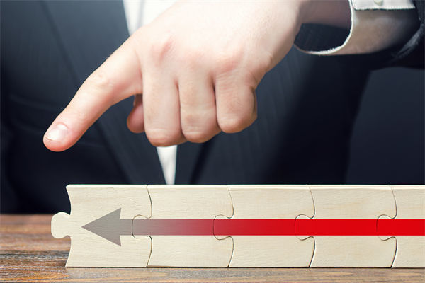 戰(zhàn)略執(zhí)行層層衰減，集團(tuán)管控如何確保目標(biāo)精準(zhǔn)落地？