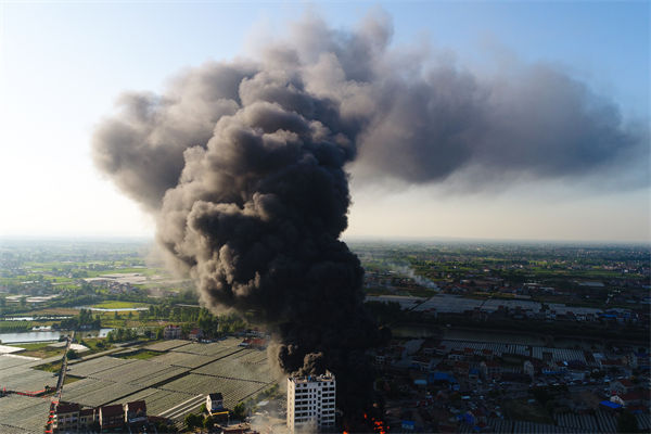 山東化工廠爆炸后樓房?jī)H?？蚣?，對(duì)制造業(yè)有何啟示？