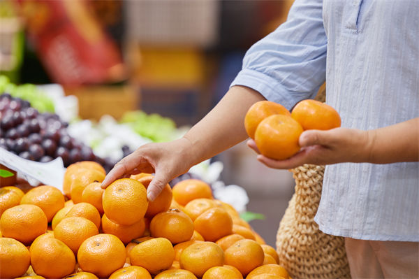 榴蓮價格暴跌50%，有人買了50箱，預算管理怎么看？