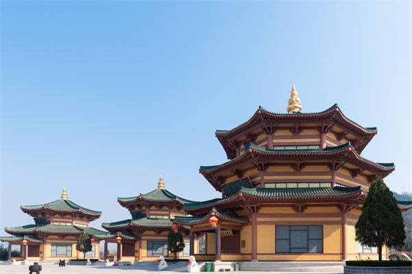 煙臺(tái)企業(yè)戰(zhàn)略模糊難落地？戰(zhàn)略咨詢公司如何精準(zhǔn)錨定增長(zhǎng)賽道？