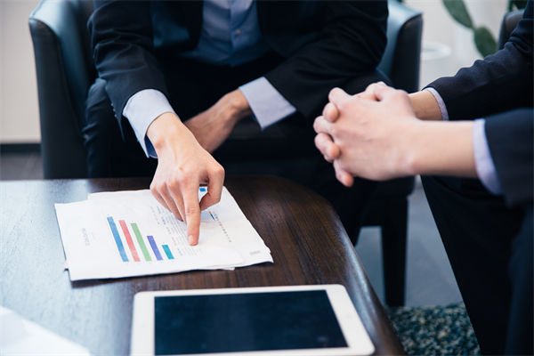 市場(chǎng)突變沖垮計(jì)劃，如何構(gòu)建滾動(dòng)調(diào)整的動(dòng)態(tài)校準(zhǔn)機(jī)制？