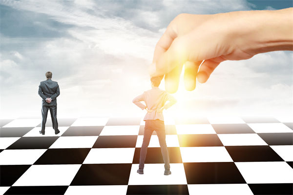 把頂層設(shè)計(jì)和問計(jì)于民統(tǒng)一起來，對(duì)企業(yè)戰(zhàn)略的啟示