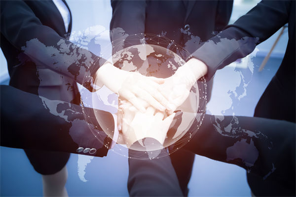 把頂層設(shè)計(jì)和問計(jì)于民統(tǒng)一起來，對企業(yè)戰(zhàn)略的啟示