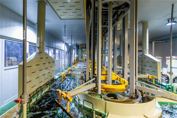 精益管理在提升產(chǎn)品質量方面有哪些具體策略和方法？