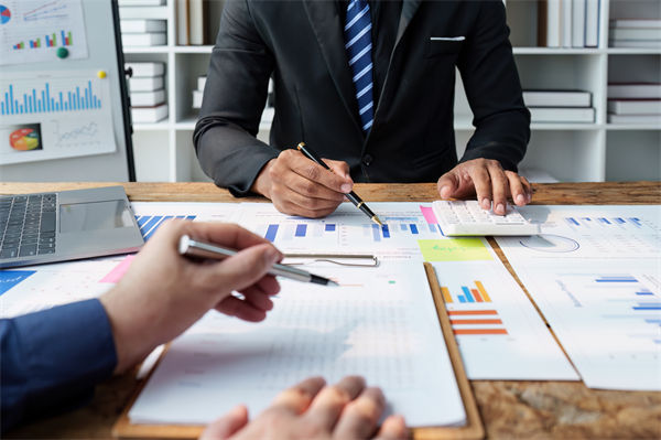 效能提升乏力，數(shù)智化咨詢?cè)鯓訁f(xié)助找到破局支點(diǎn)？